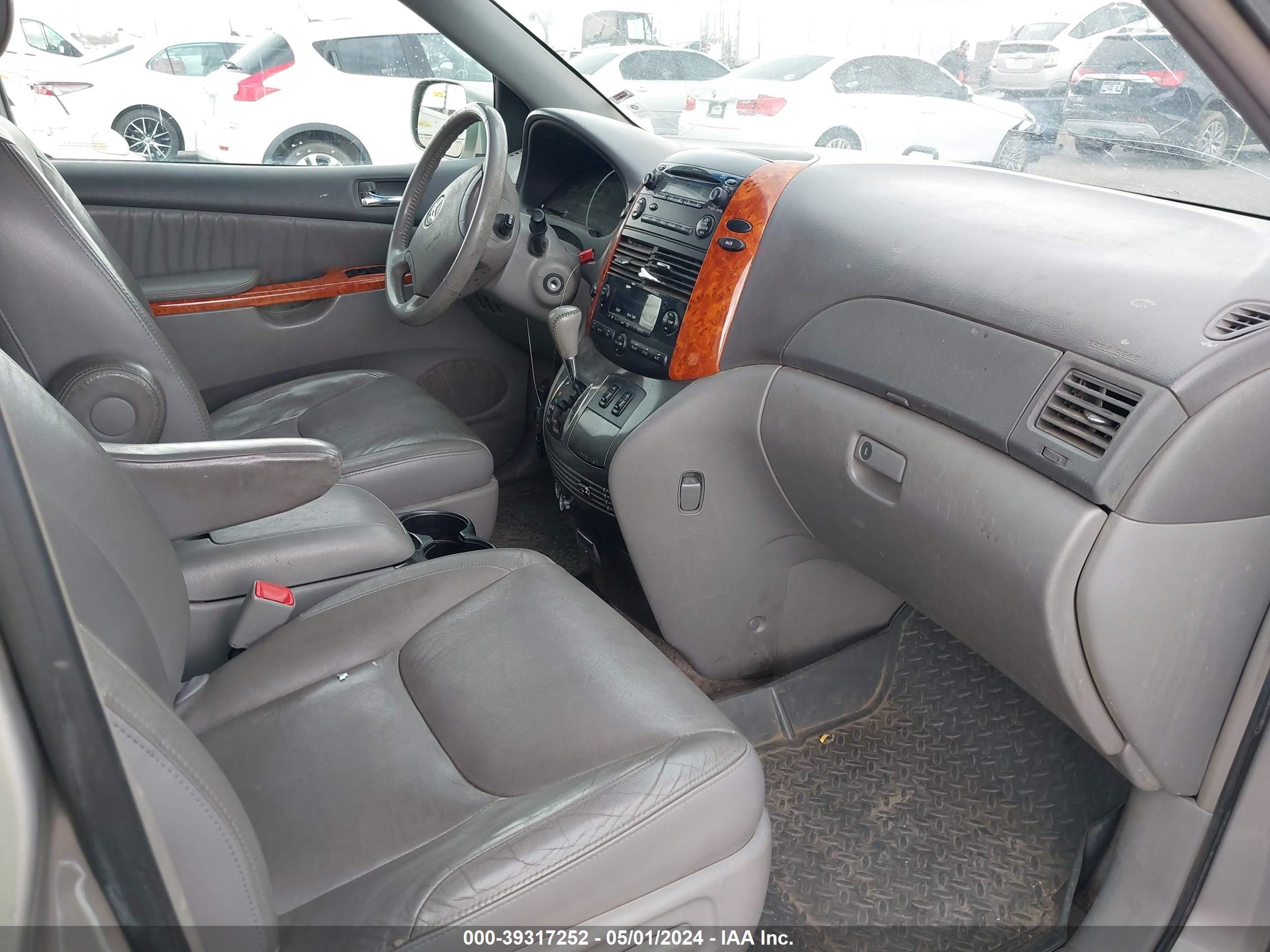 Photo 4 VIN: 5TDBK22C88S018356 - TOYOTA SIENNA 