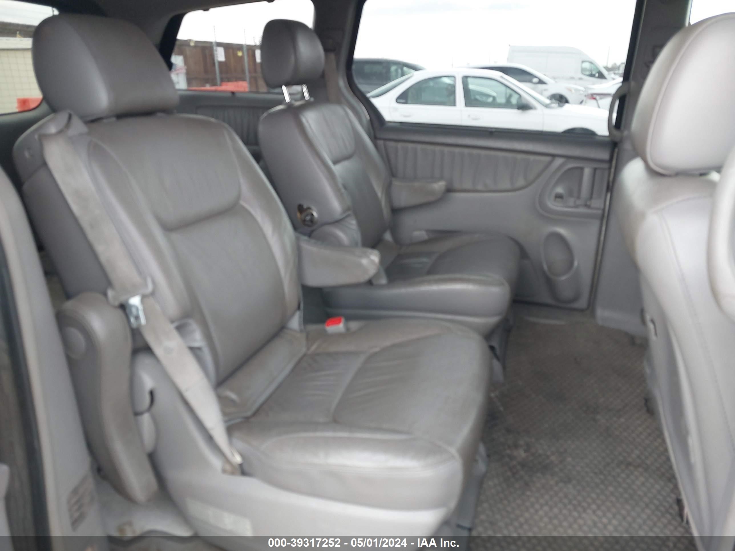 Photo 7 VIN: 5TDBK22C88S018356 - TOYOTA SIENNA 