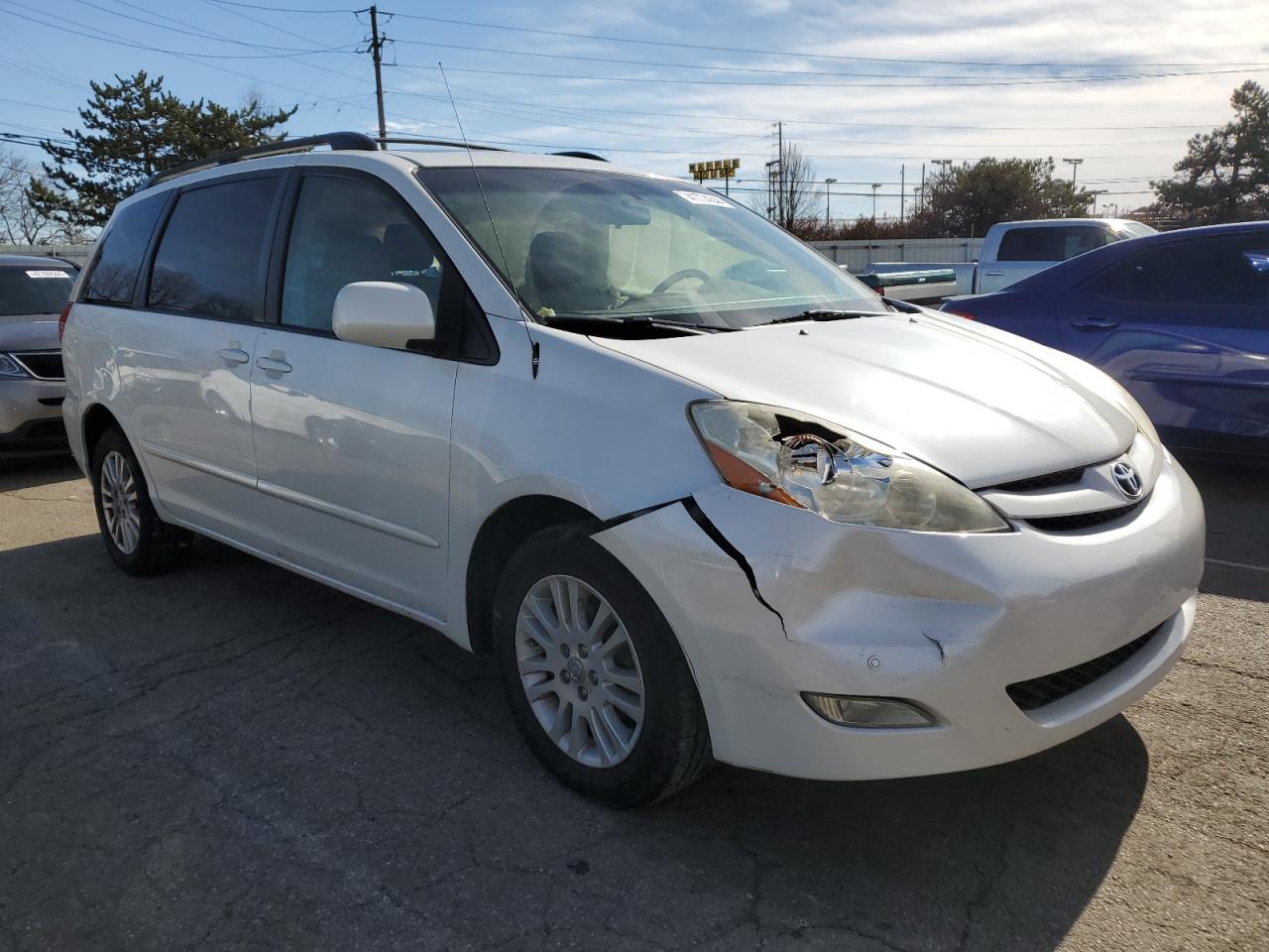 Photo 3 VIN: 5TDBK22C99S027830 - TOYOTA SIENNA 