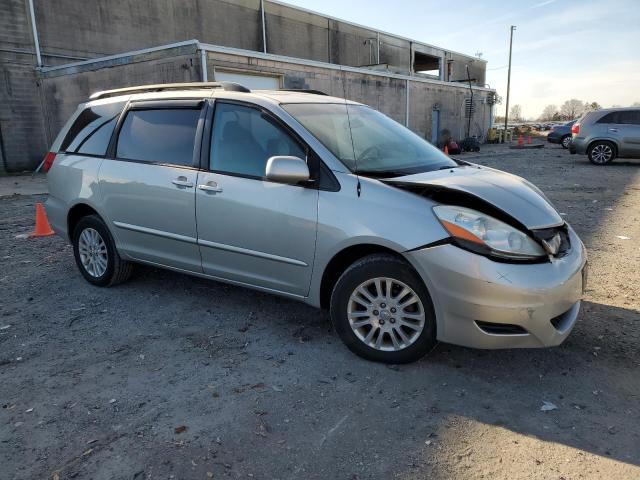 Photo 3 VIN: 5TDBK22CX8S010937 - TOYOTA SIENNA XLE 