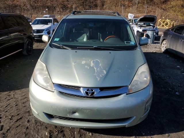 Photo 4 VIN: 5TDBK22CX8S022201 - TOYOTA SIENNA XLE 