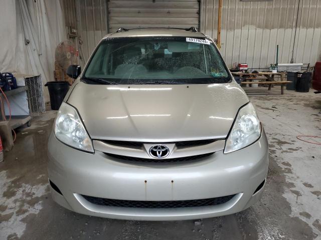 Photo 4 VIN: 5TDBK23C08S016017 - TOYOTA SIENNA LE 