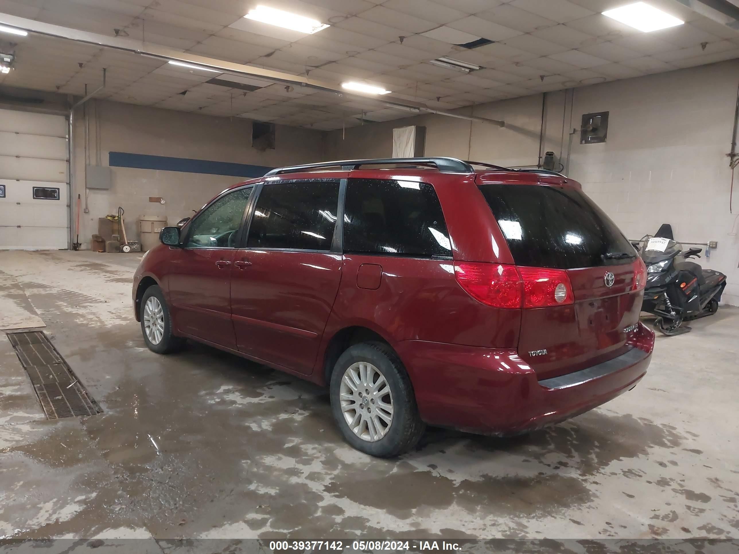 Photo 2 VIN: 5TDBK23C18S020397 - TOYOTA SIENNA 