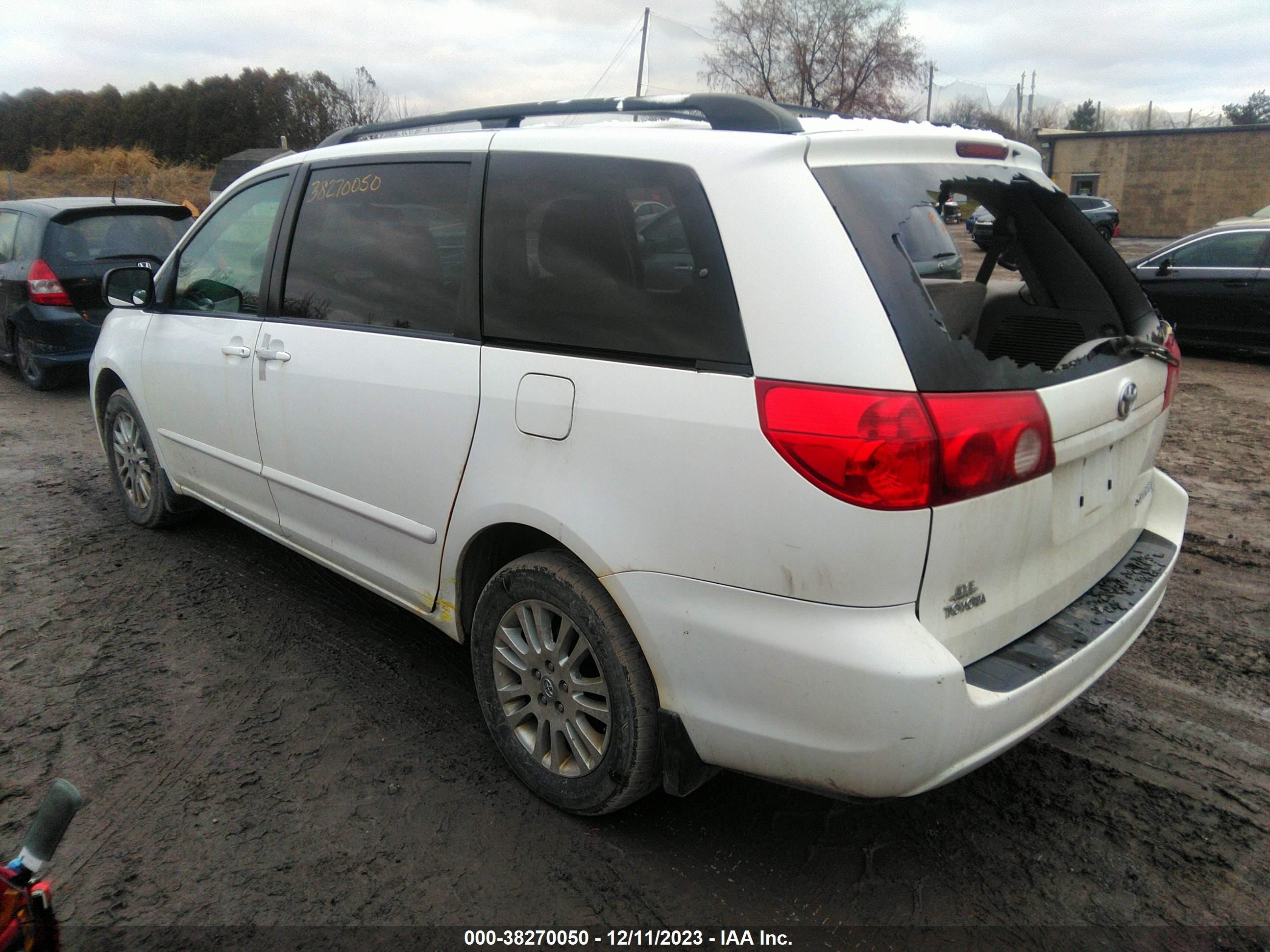 Photo 2 VIN: 5TDBK23C29S025965 - TOYOTA SIENNA 