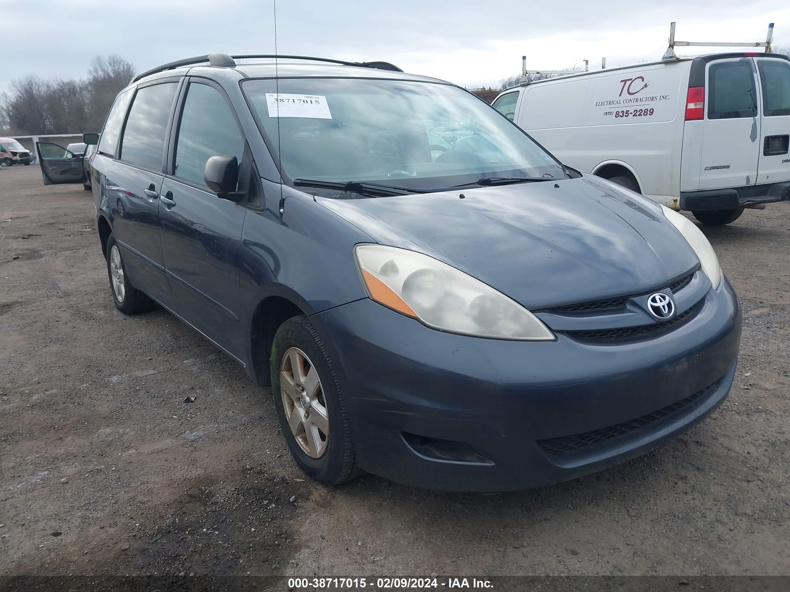 Photo 5 VIN: 5TDBK23C47S003348 - TOYOTA SIENNA 