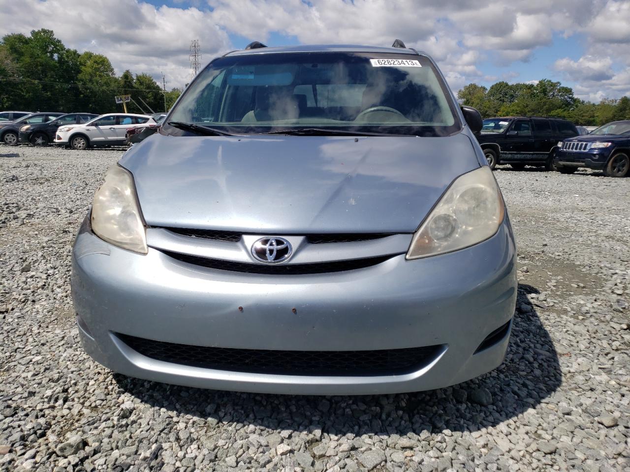 Photo 4 VIN: 5TDBK23CX7S002690 - TOYOTA SIENNA 