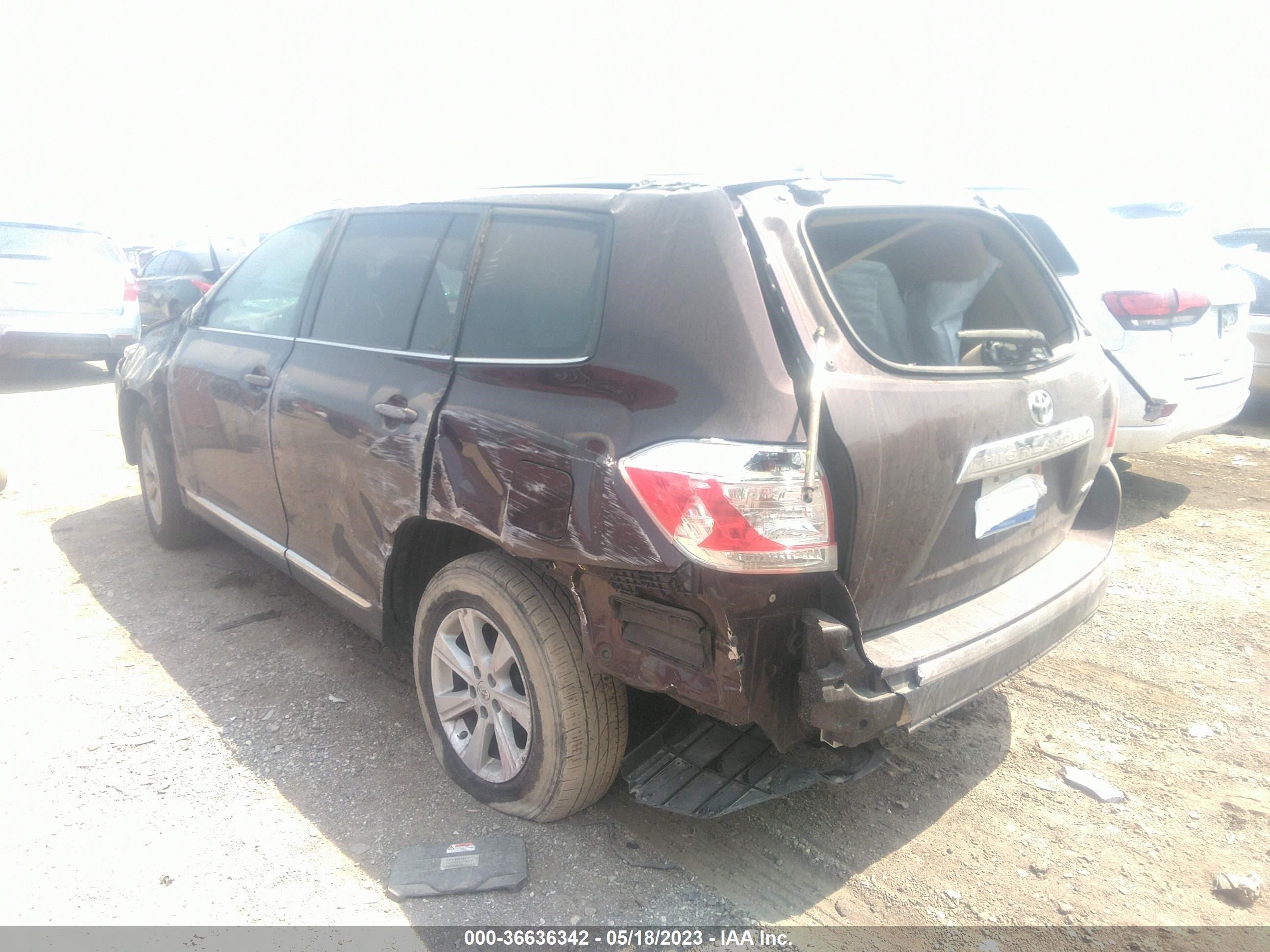 Photo 3 VIN: 5TDBK3EH0CS142319 - TOYOTA HIGHLANDER 