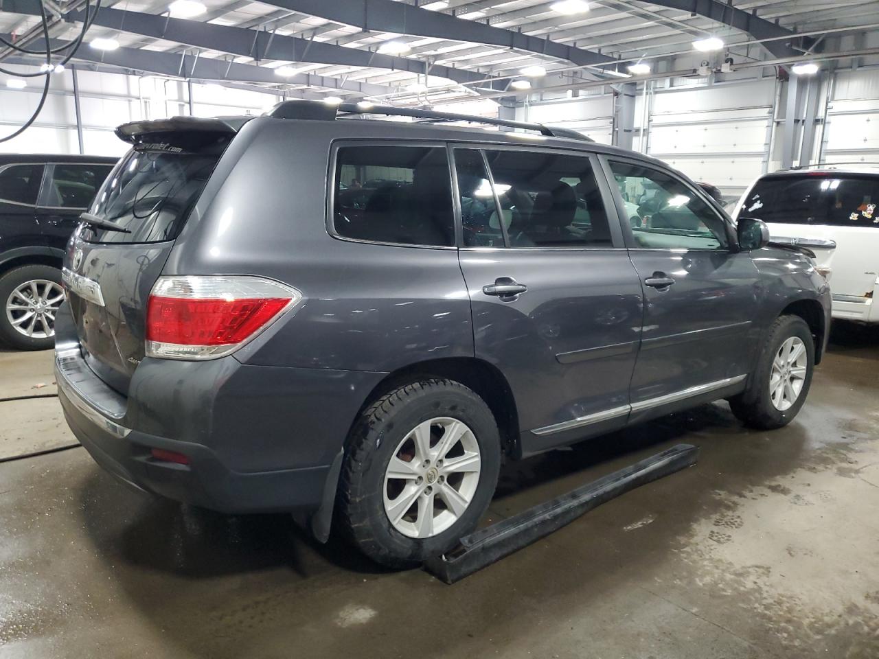 Photo 2 VIN: 5TDBK3EH1CS142670 - TOYOTA HIGHLANDER 