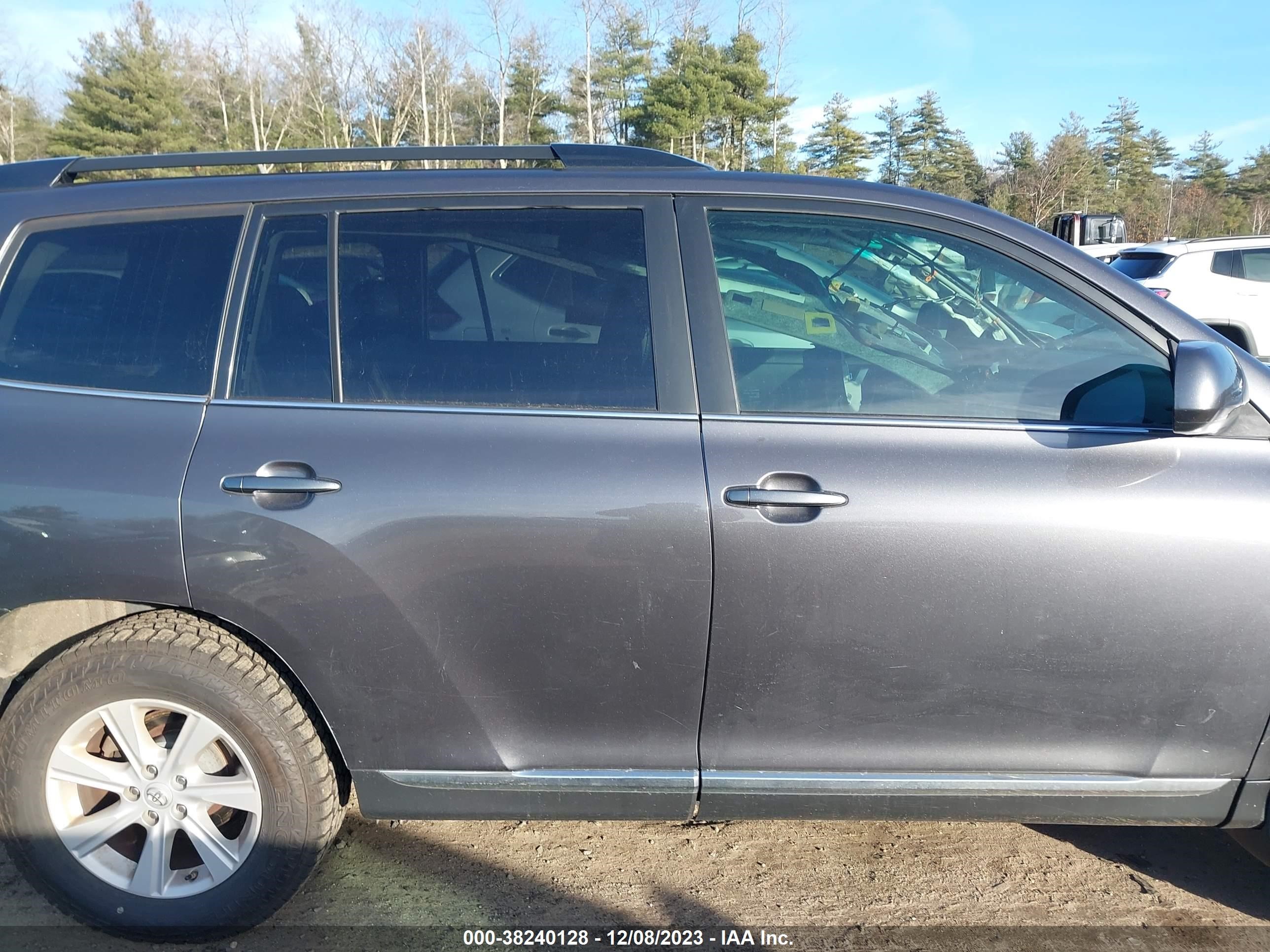 Photo 12 VIN: 5TDBK3EH2CS120449 - TOYOTA HIGHLANDER 