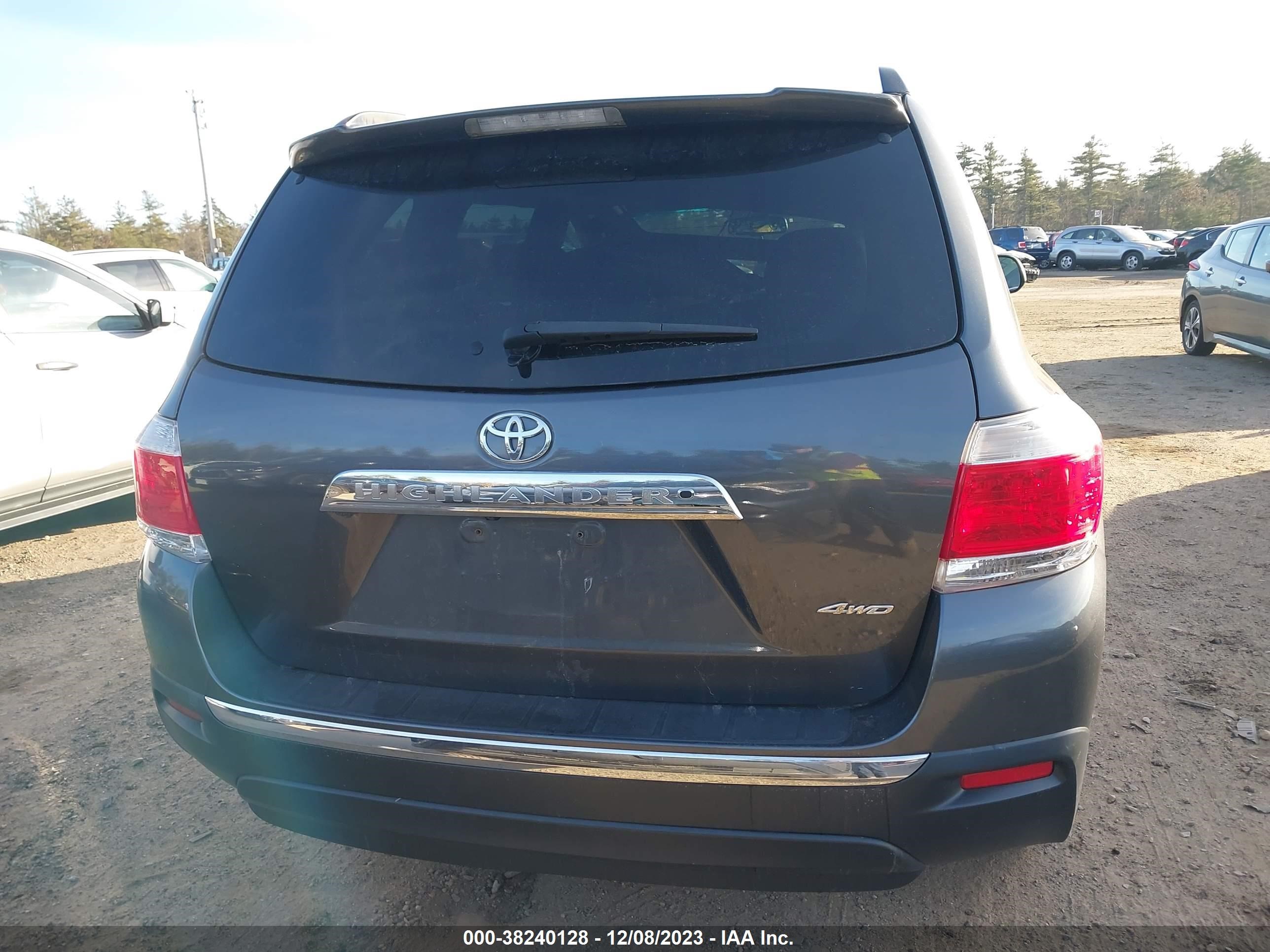 Photo 15 VIN: 5TDBK3EH2CS120449 - TOYOTA HIGHLANDER 