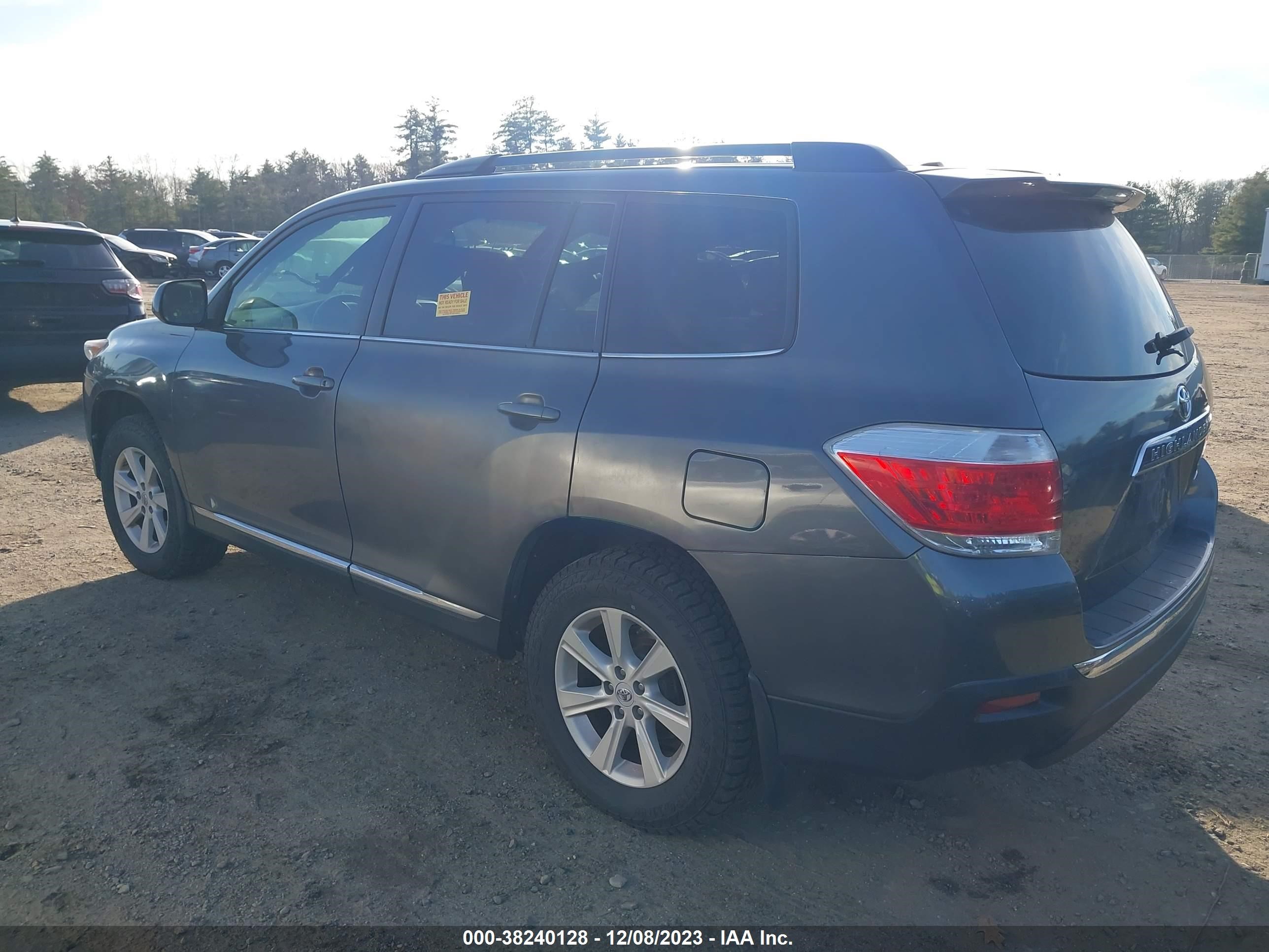 Photo 2 VIN: 5TDBK3EH2CS120449 - TOYOTA HIGHLANDER 