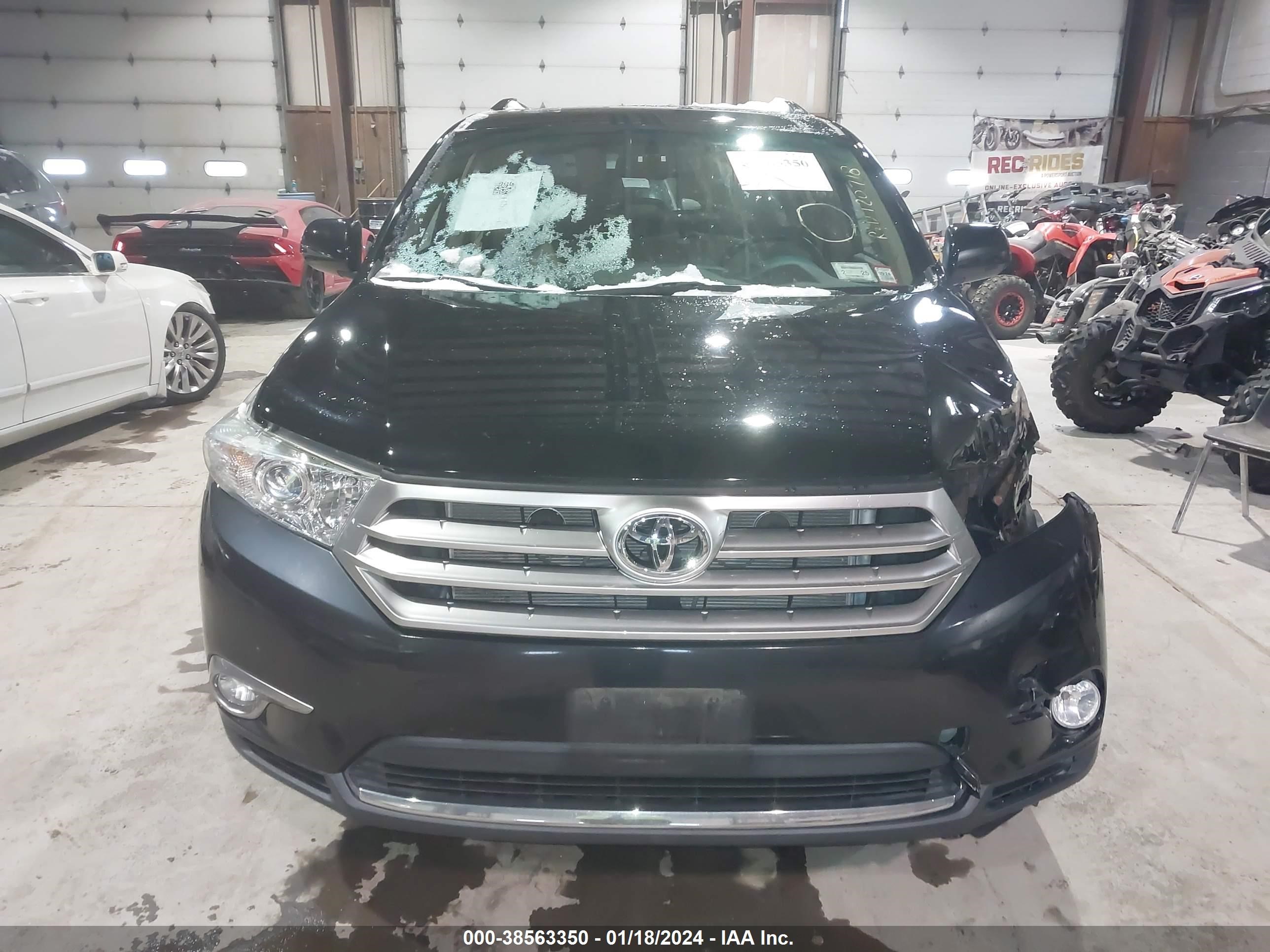 Photo 11 VIN: 5TDBK3EH2CS167156 - TOYOTA HIGHLANDER 