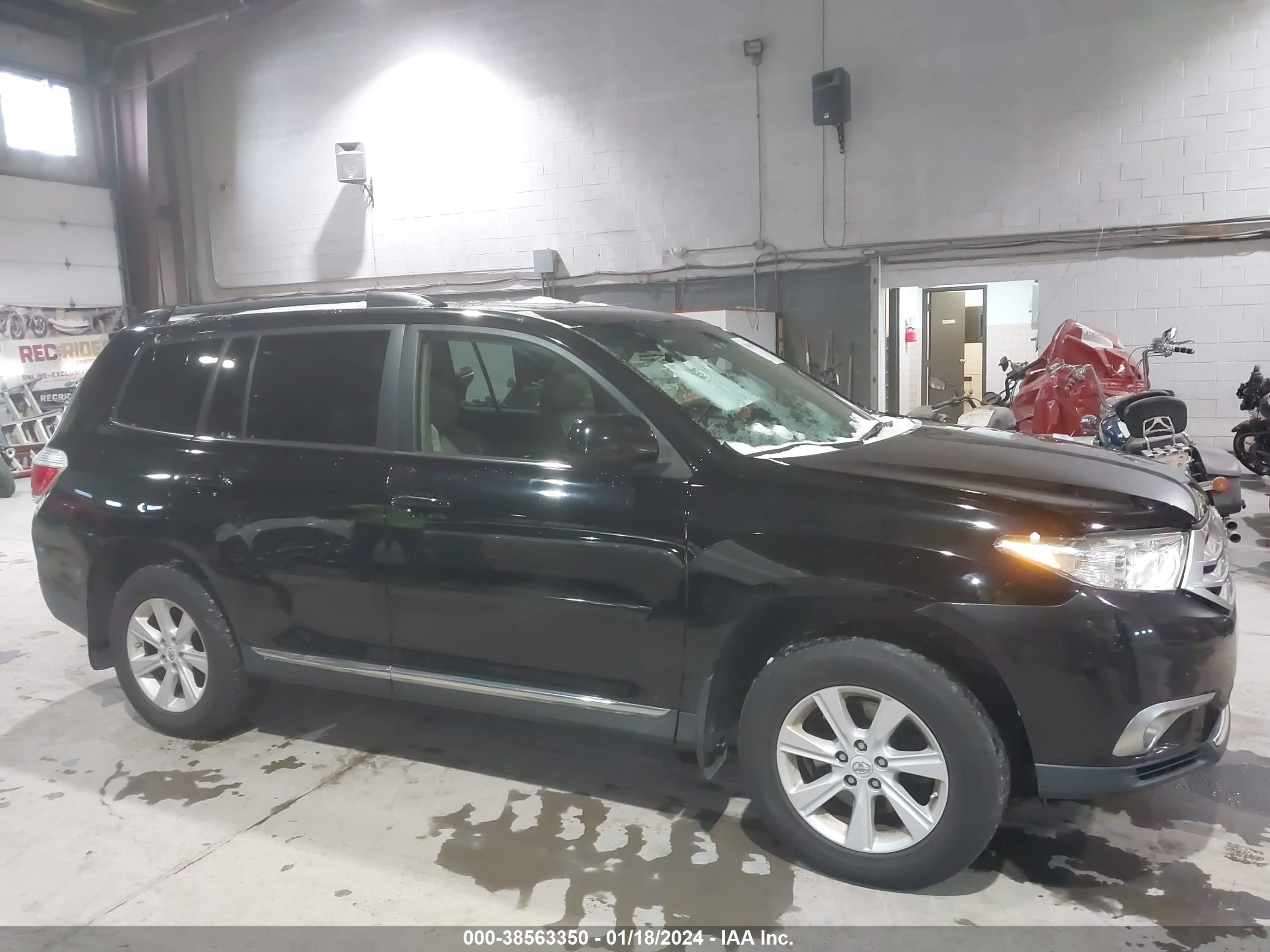 Photo 12 VIN: 5TDBK3EH2CS167156 - TOYOTA HIGHLANDER 