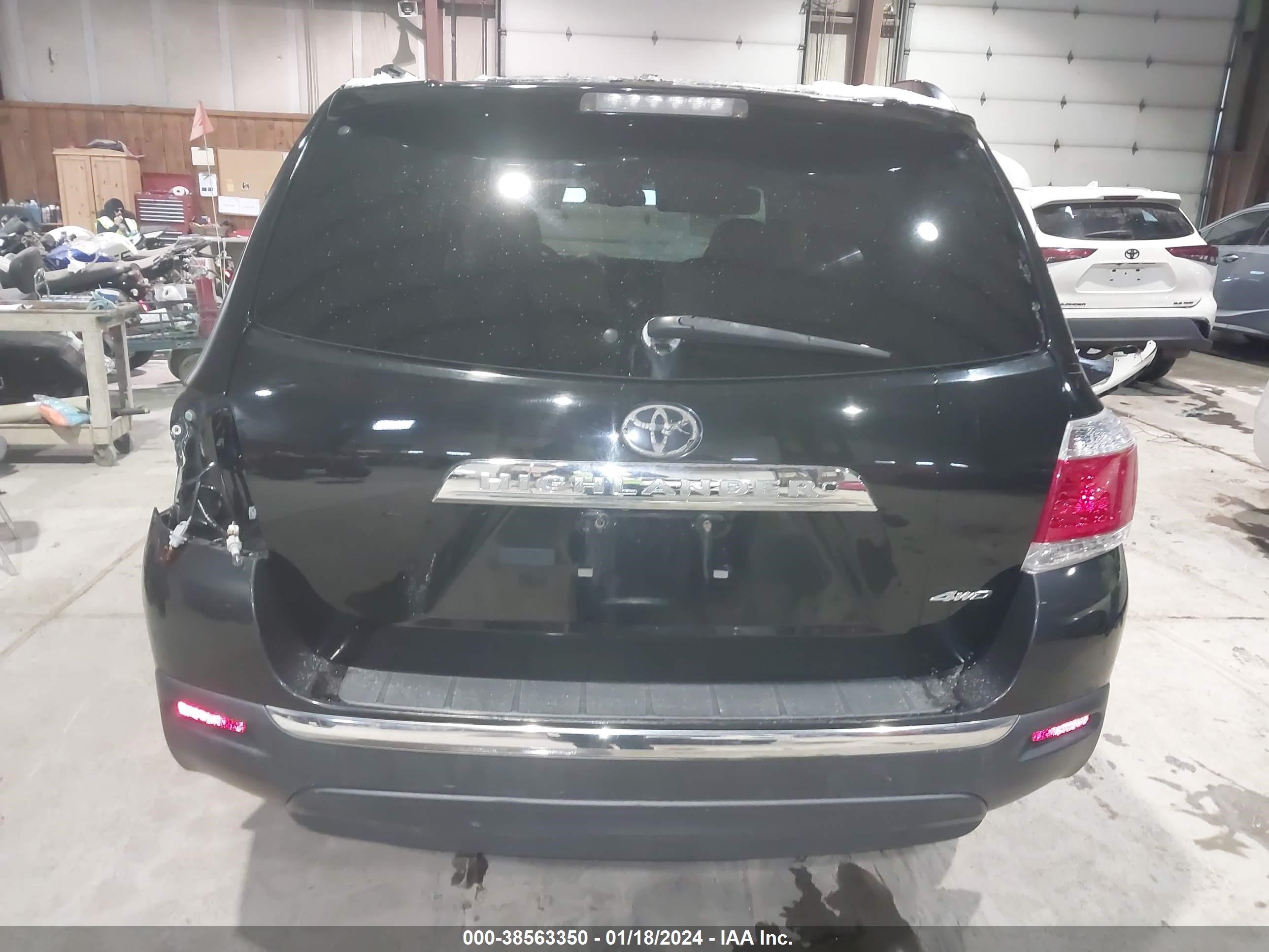 Photo 15 VIN: 5TDBK3EH2CS167156 - TOYOTA HIGHLANDER 