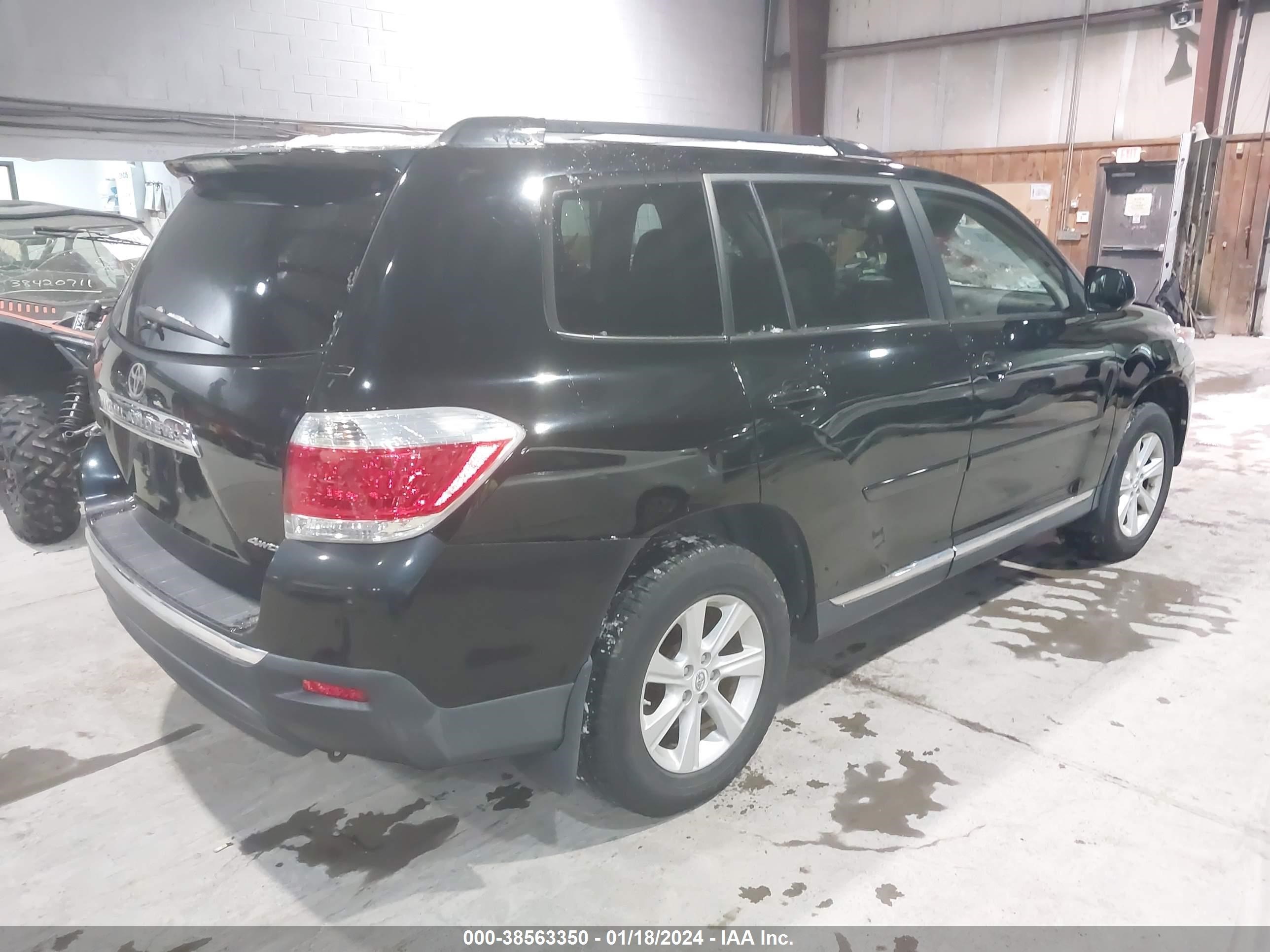 Photo 3 VIN: 5TDBK3EH2CS167156 - TOYOTA HIGHLANDER 