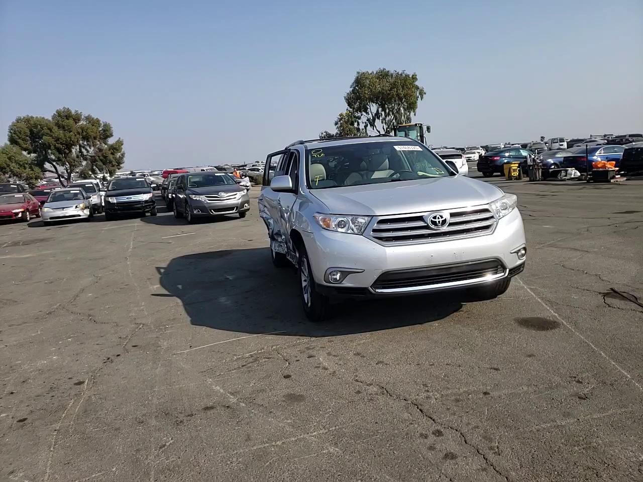 Photo 10 VIN: 5TDBK3EH2DS234601 - TOYOTA HIGHLANDER 