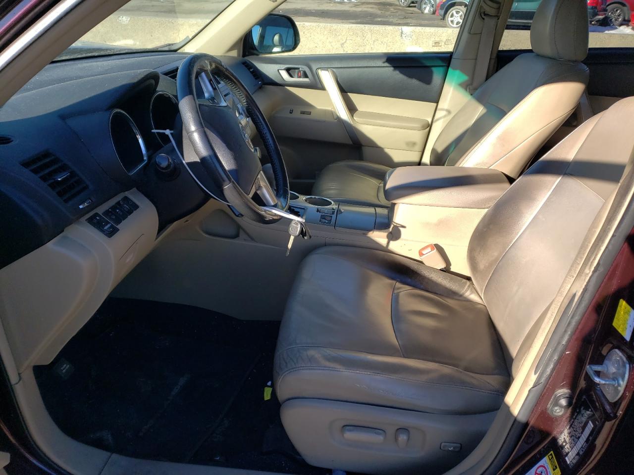 Photo 6 VIN: 5TDBK3EH3BS055805 - TOYOTA HIGHLANDER 