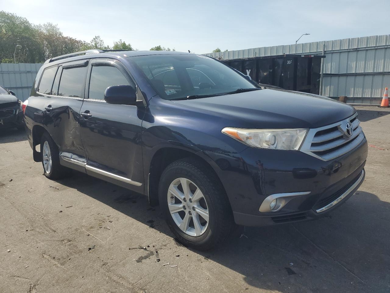 Photo 3 VIN: 5TDBK3EH3CS128009 - TOYOTA HIGHLANDER 