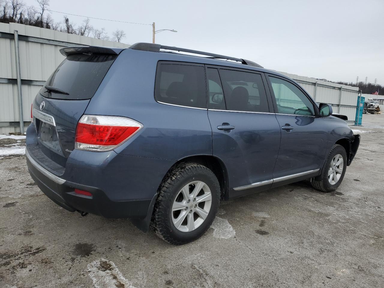 Photo 2 VIN: 5TDBK3EH3CS173208 - TOYOTA HIGHLANDER 