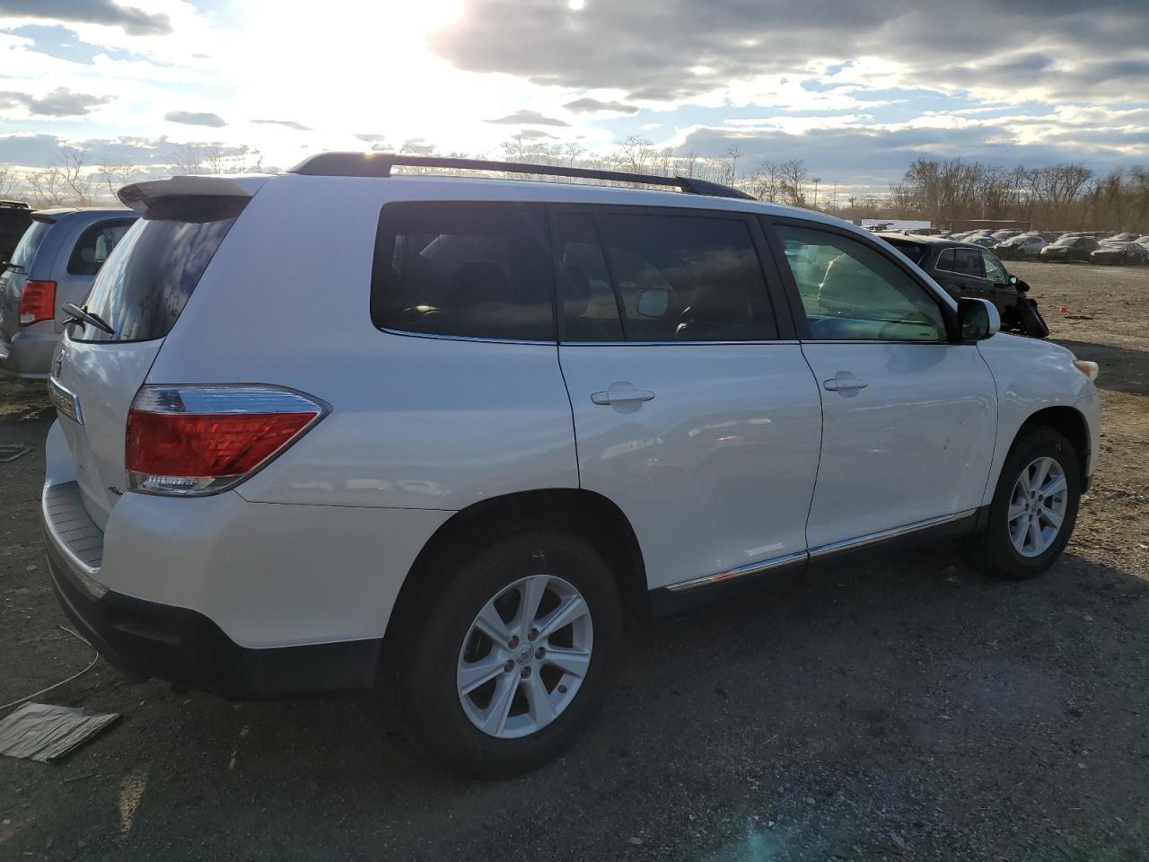 Photo 2 VIN: 5TDBK3EH3DS199213 - TOYOTA HIGHLANDER 