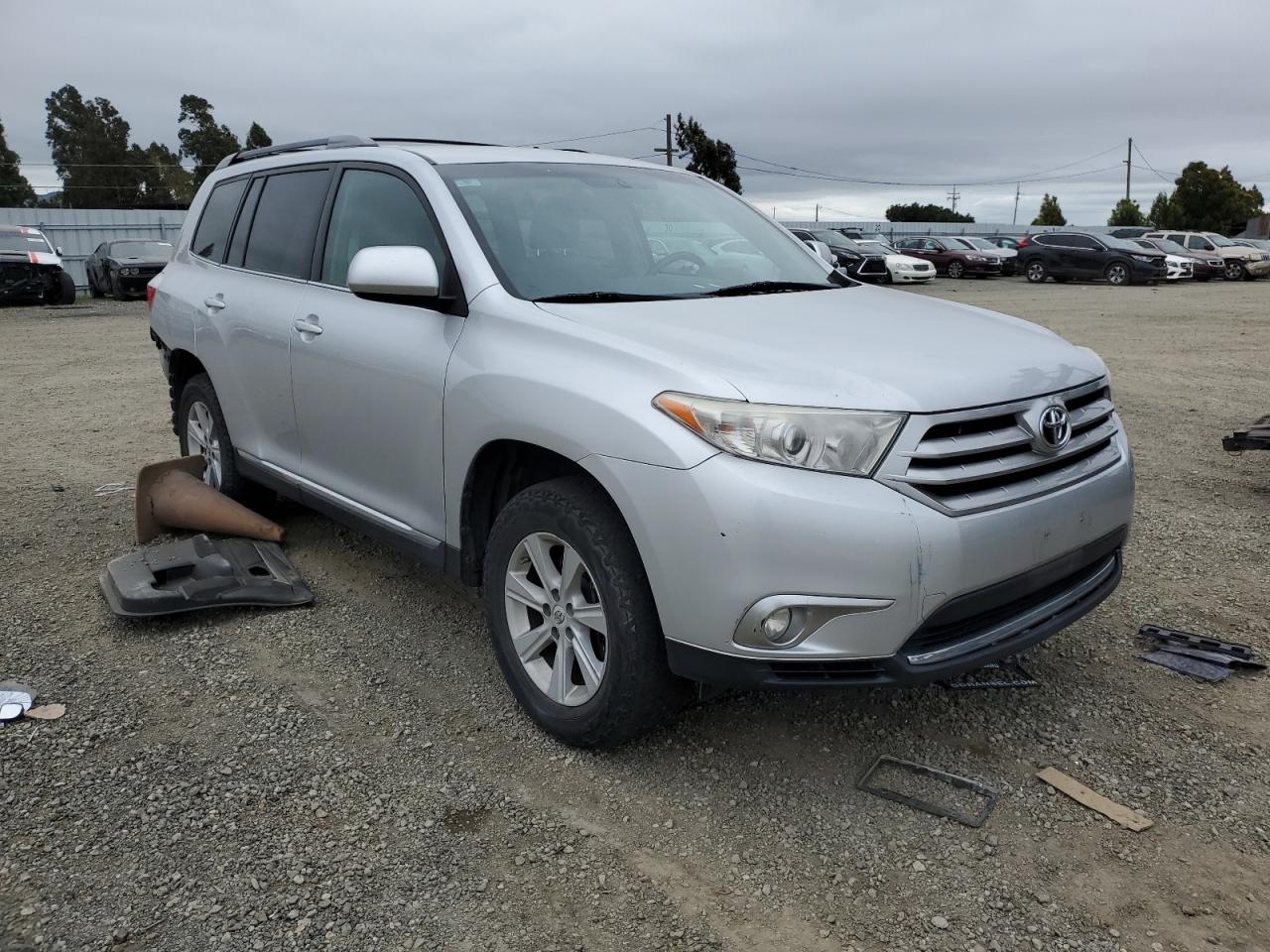 Photo 3 VIN: 5TDBK3EH5CS125127 - TOYOTA HIGHLANDER 