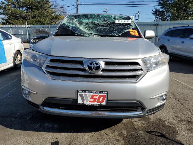 Photo 4 VIN: 5TDBK3EH5CS140937 - TOYOTA HIGHLANDER 