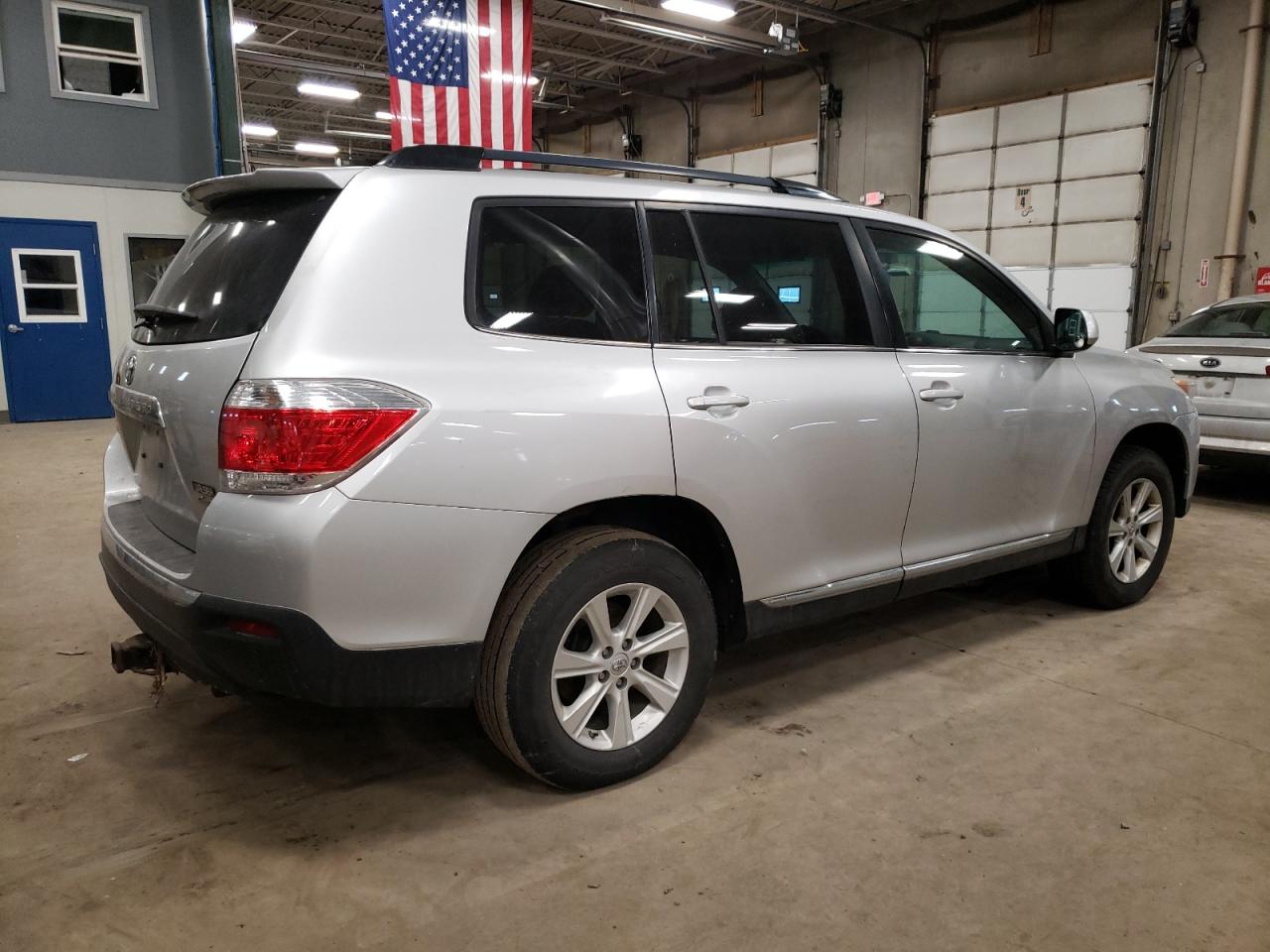 Photo 2 VIN: 5TDBK3EH6BS056110 - TOYOTA HIGHLANDER 