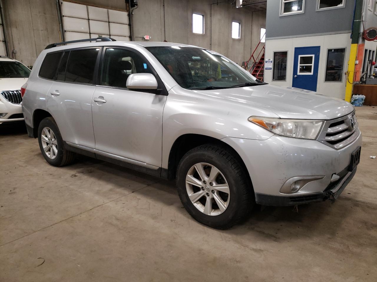 Photo 3 VIN: 5TDBK3EH6BS056110 - TOYOTA HIGHLANDER 