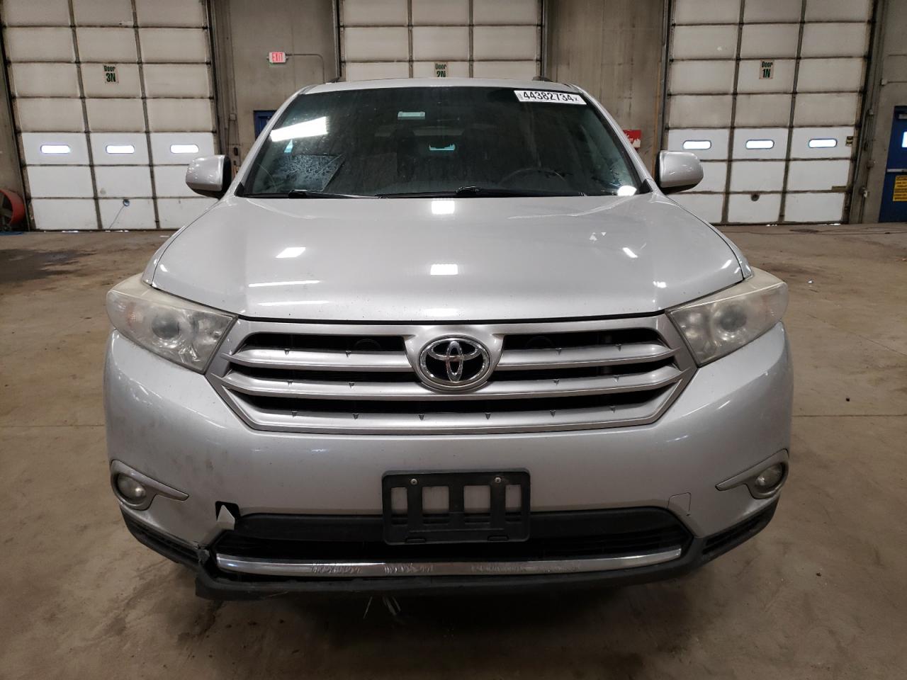 Photo 4 VIN: 5TDBK3EH6BS056110 - TOYOTA HIGHLANDER 