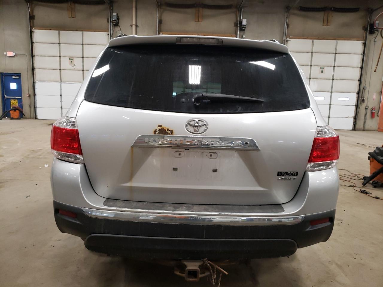 Photo 5 VIN: 5TDBK3EH6BS056110 - TOYOTA HIGHLANDER 