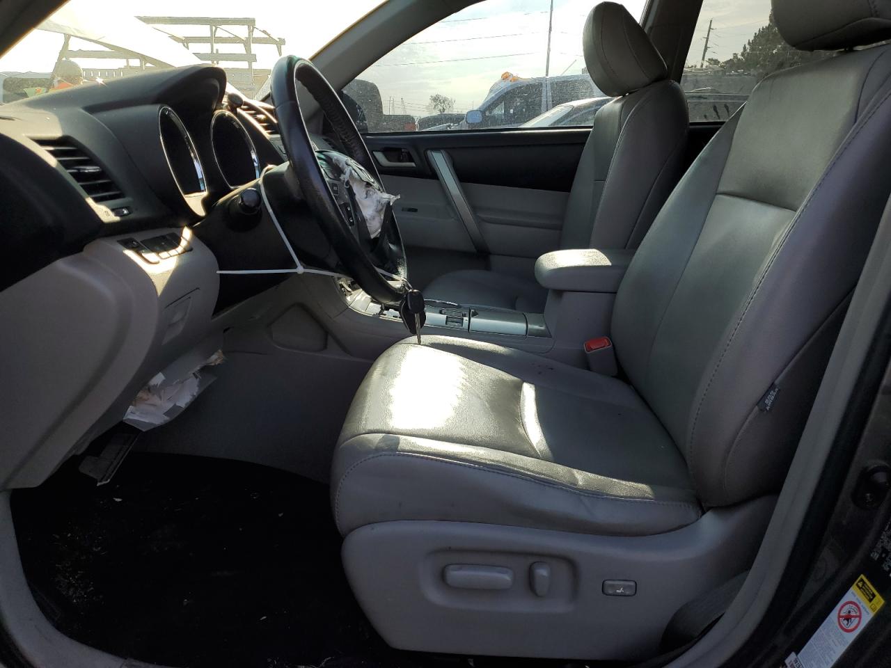 Photo 6 VIN: 5TDBK3EH6BS092220 - TOYOTA HIGHLANDER 