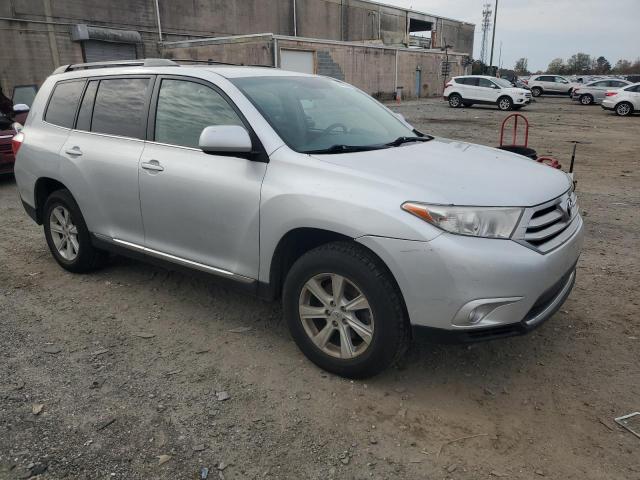 Photo 3 VIN: 5TDBK3EH6CS143717 - TOYOTA HIGHLANDER 