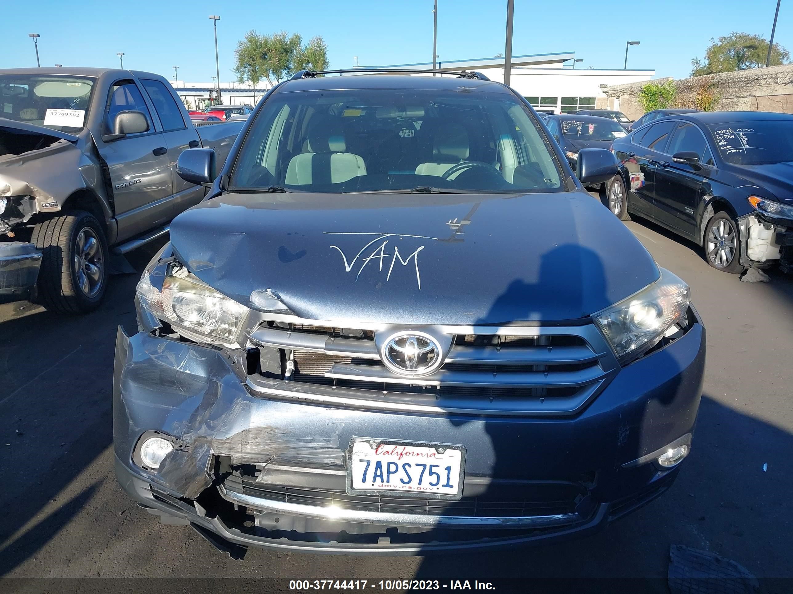 Photo 11 VIN: 5TDBK3EH6DS186729 - TOYOTA HIGHLANDER 