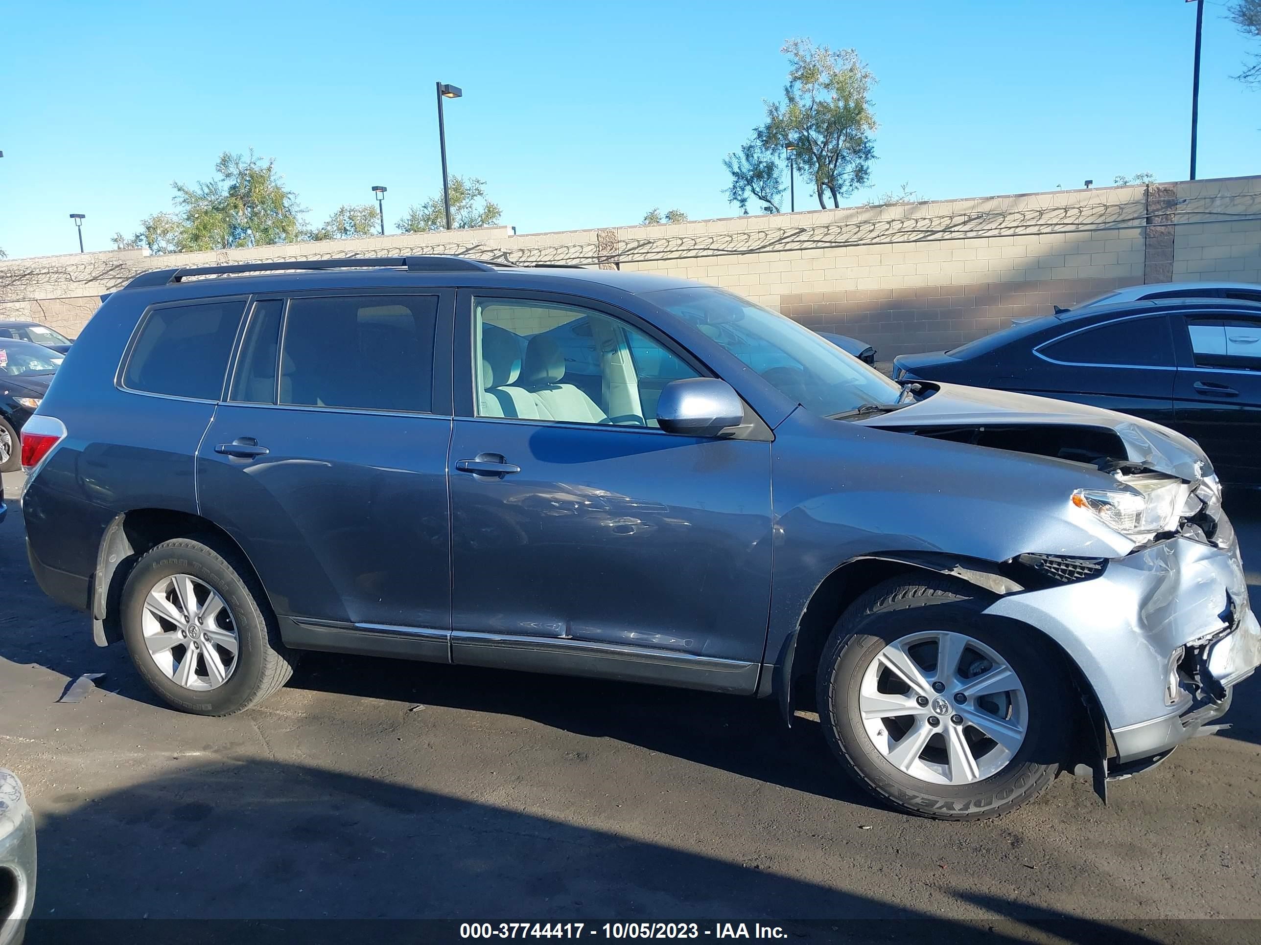 Photo 12 VIN: 5TDBK3EH6DS186729 - TOYOTA HIGHLANDER 