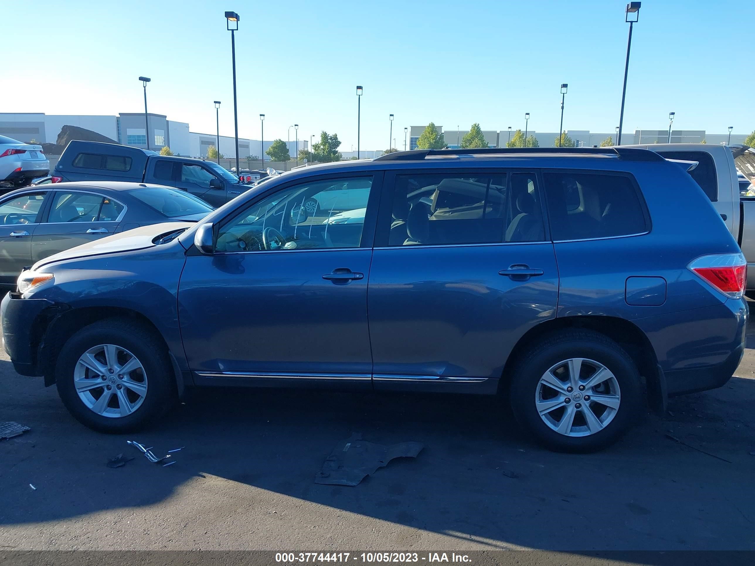 Photo 13 VIN: 5TDBK3EH6DS186729 - TOYOTA HIGHLANDER 