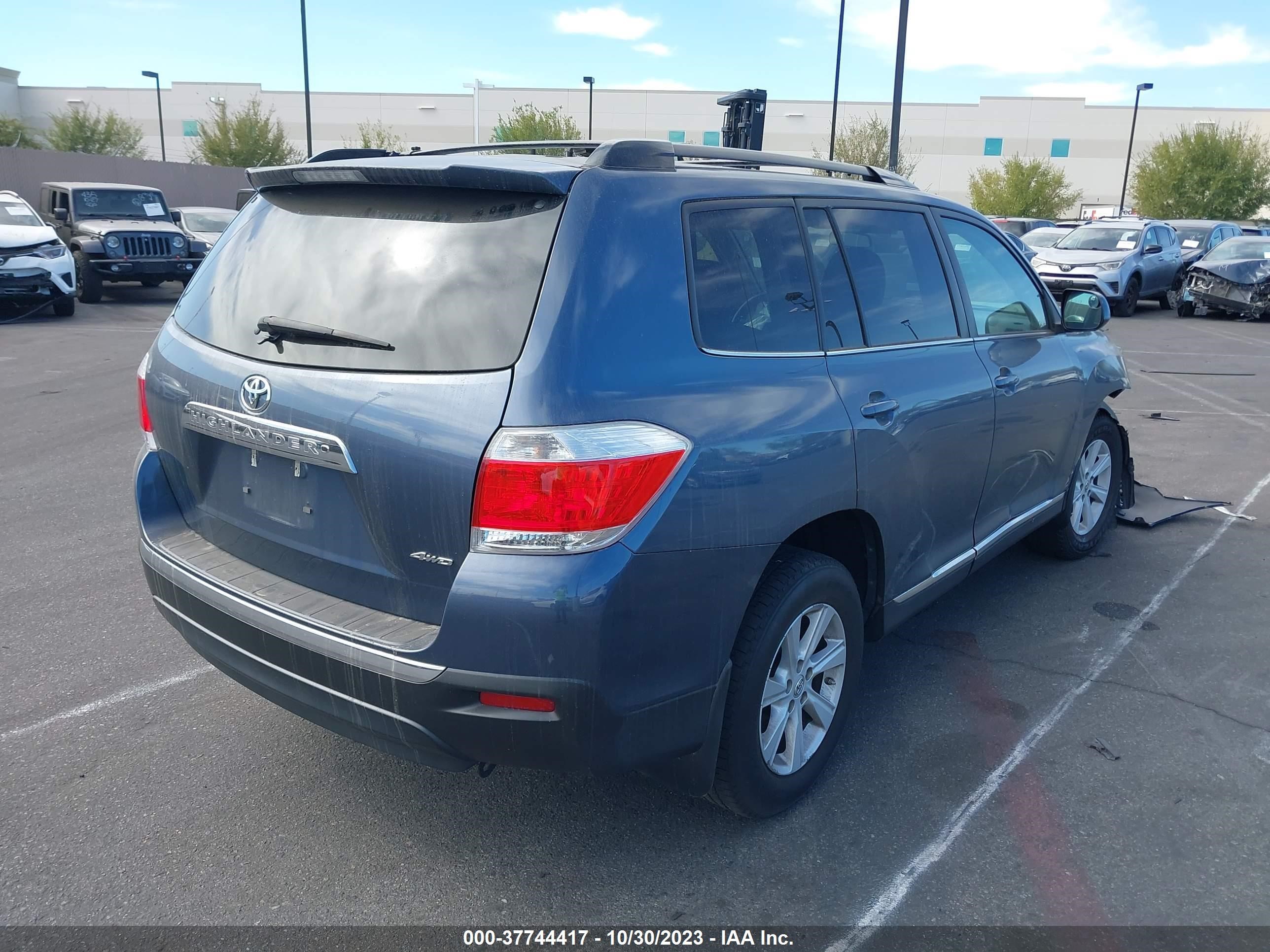 Photo 3 VIN: 5TDBK3EH6DS186729 - TOYOTA HIGHLANDER 