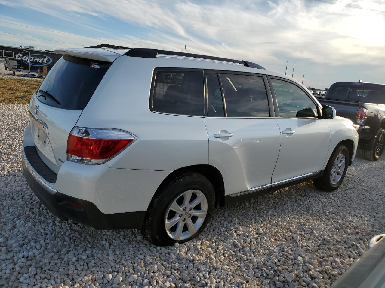 Photo 2 VIN: 5TDBK3EH7BS084403 - TOYOTA HIGHLANDER 