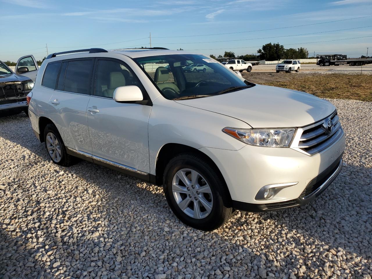 Photo 3 VIN: 5TDBK3EH7BS084403 - TOYOTA HIGHLANDER 