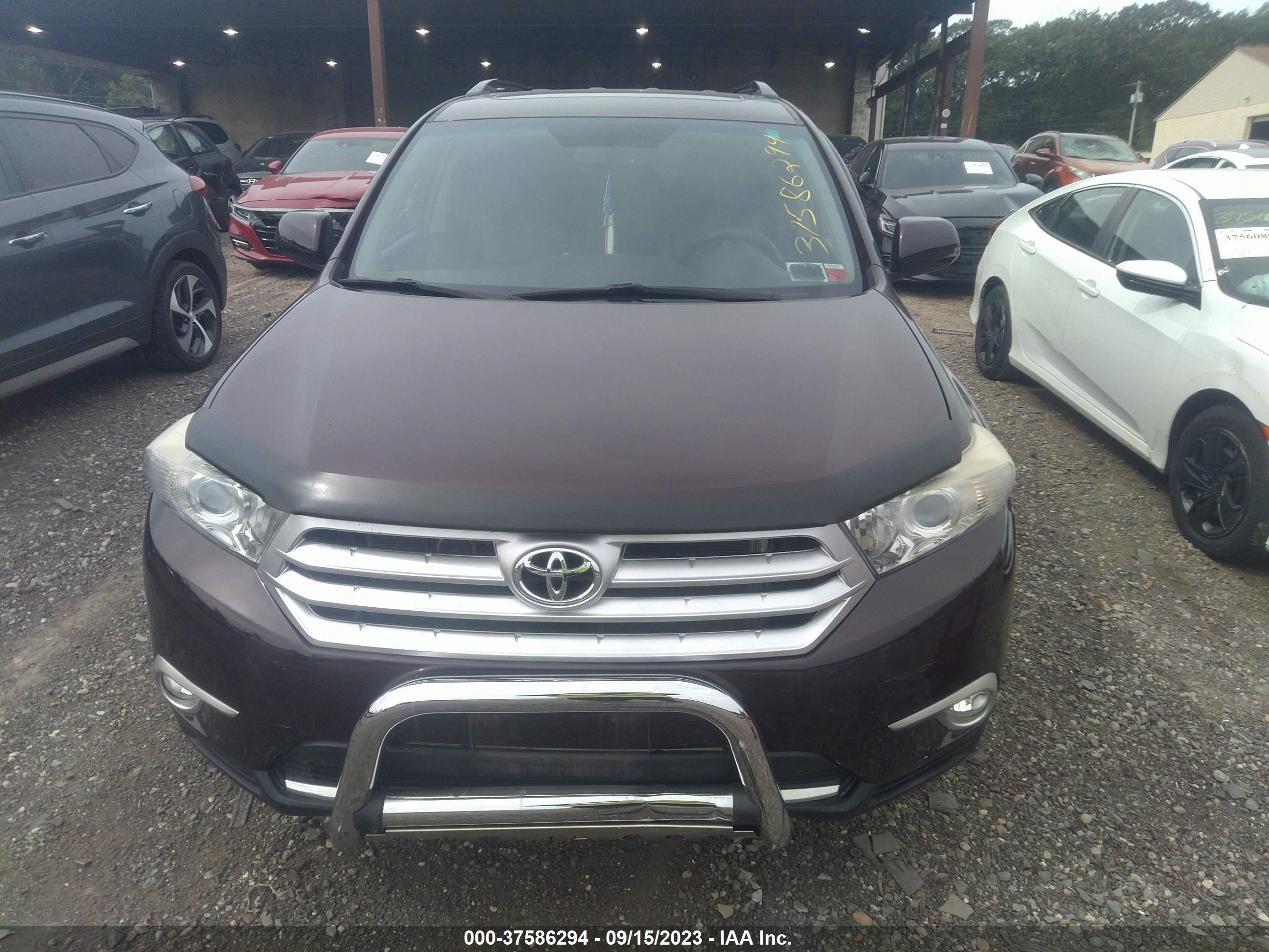 Photo 11 VIN: 5TDBK3EH7CS139188 - TOYOTA HIGHLANDER 