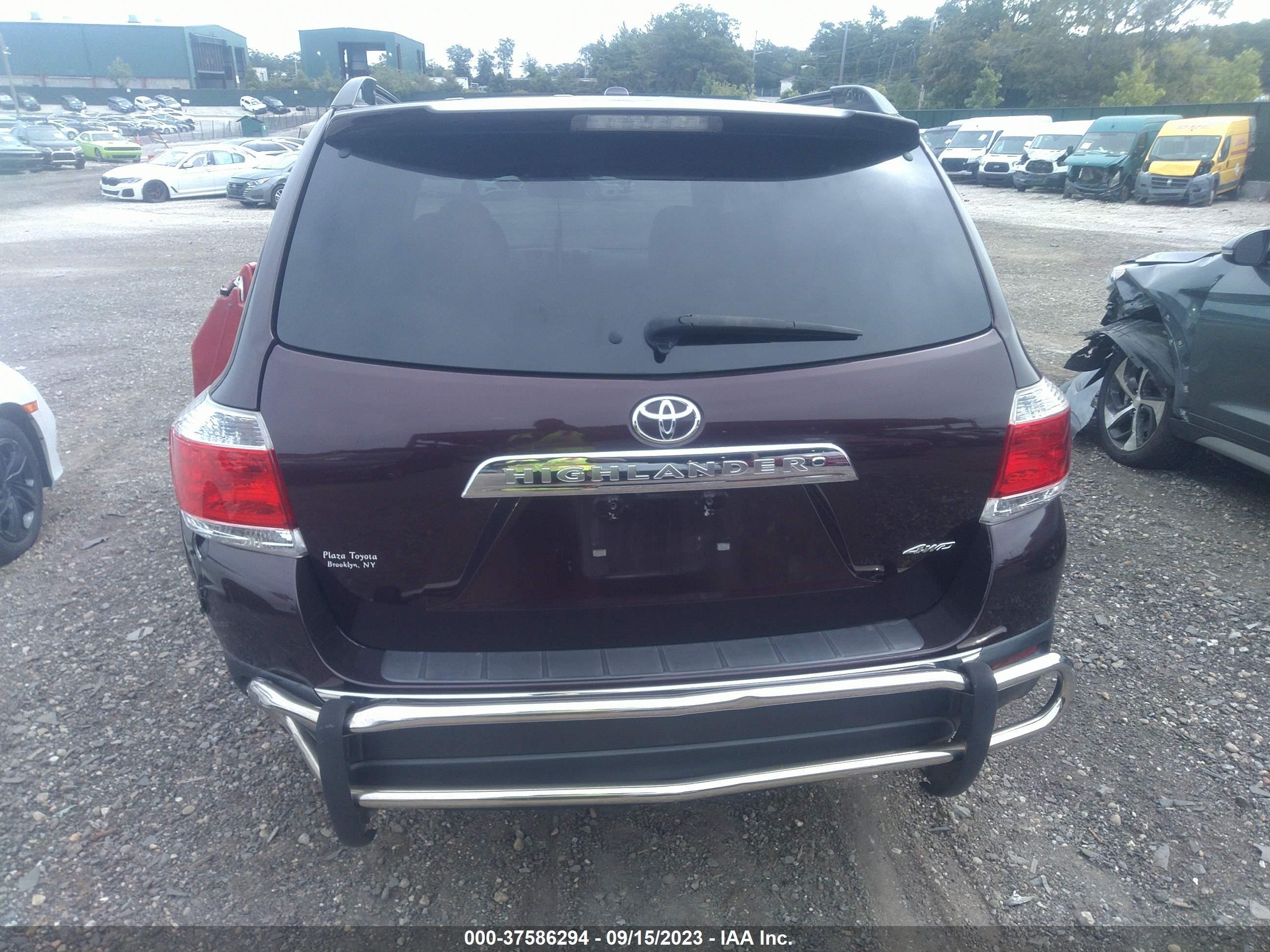 Photo 15 VIN: 5TDBK3EH7CS139188 - TOYOTA HIGHLANDER 