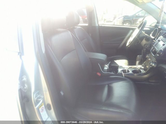 Photo 4 VIN: 5TDBK3EH7DS233203 - TOYOTA HIGHLANDER 