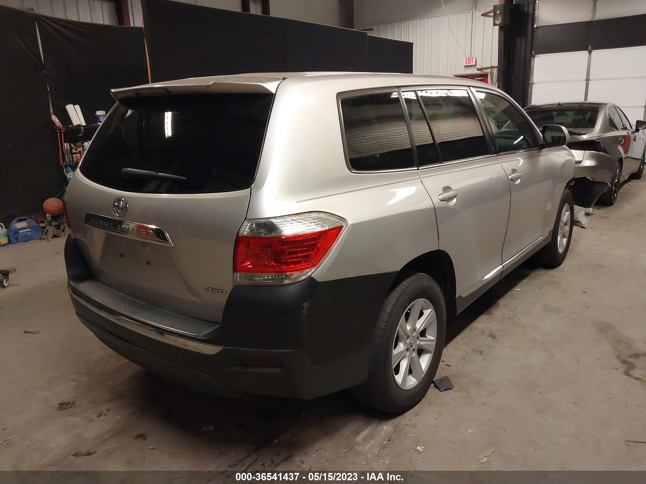 Photo 3 VIN: 5TDBK3EH7DS235663 - TOYOTA HIGHLANDER 