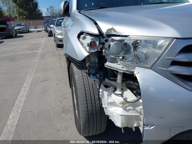 Photo 5 VIN: 5TDBK3EH8CS167758 - TOYOTA HIGHLANDER 