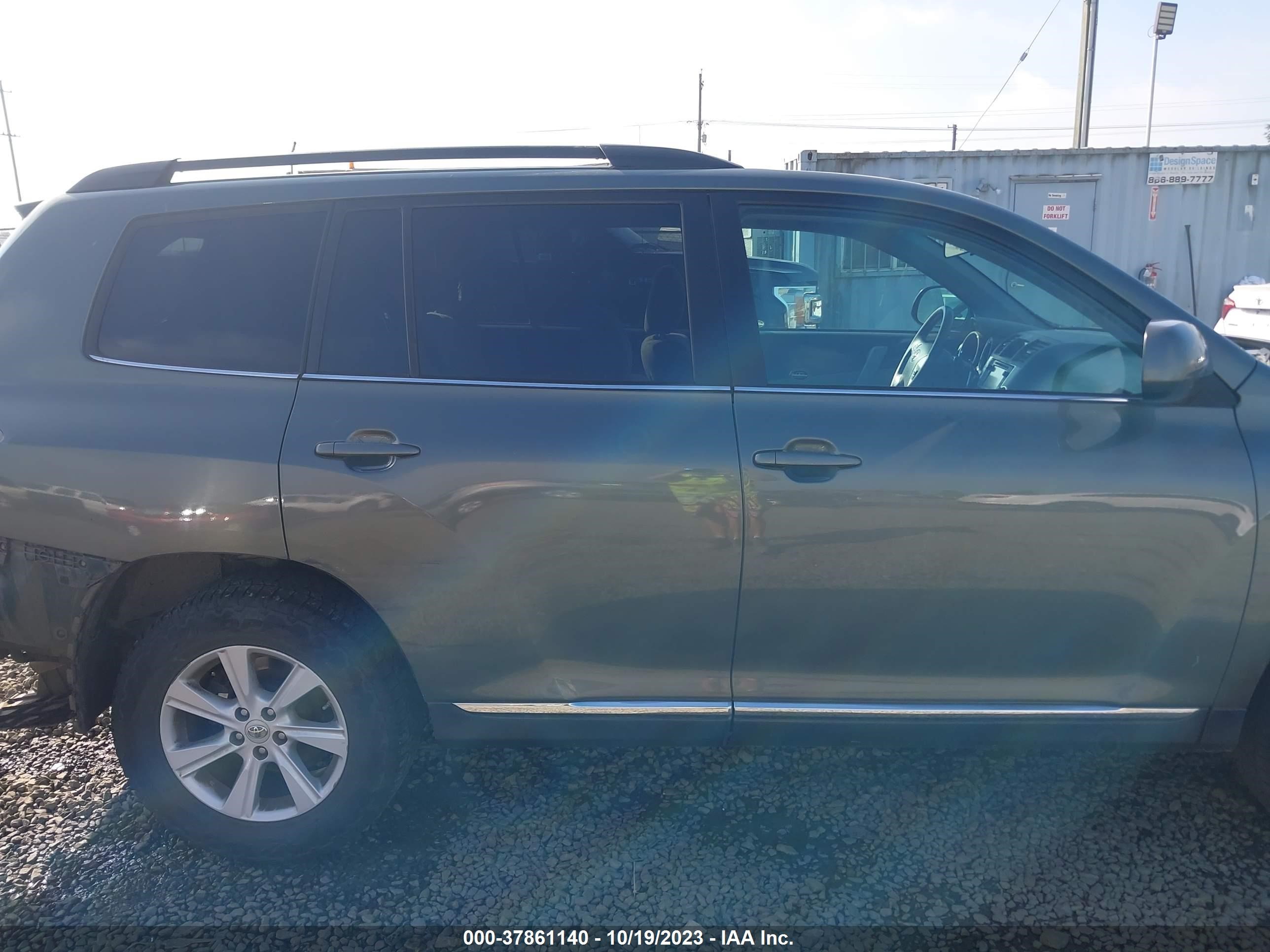 Photo 13 VIN: 5TDBK3EH8DS245392 - TOYOTA HIGHLANDER 