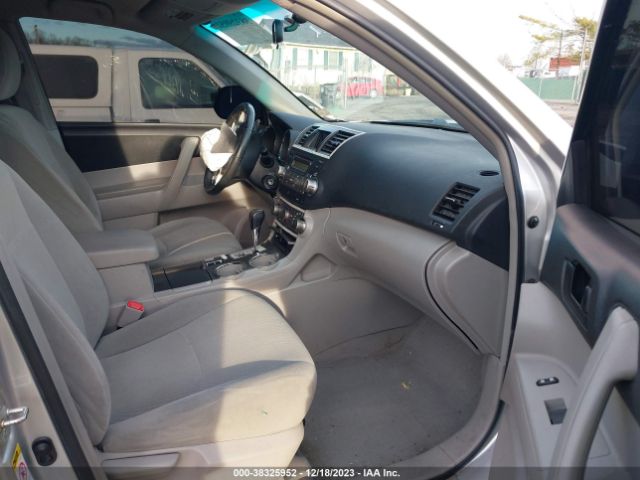 Photo 4 VIN: 5TDBK3EHXAS040040 - TOYOTA HIGHLANDER 