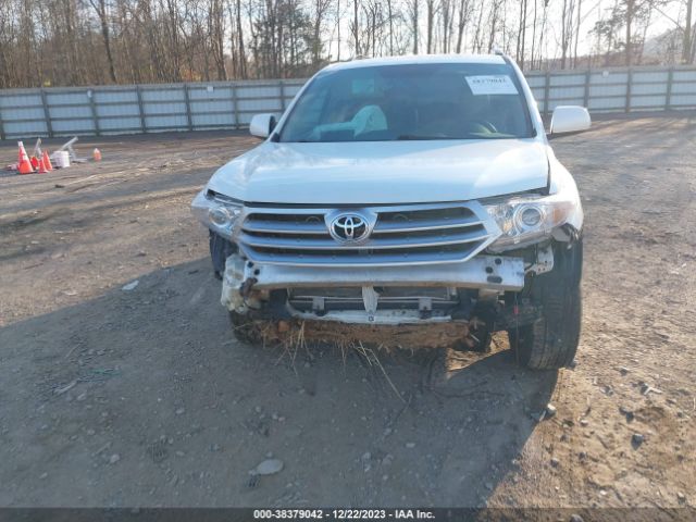 Photo 5 VIN: 5TDBK3EHXCS122854 - TOYOTA HIGHLANDER 