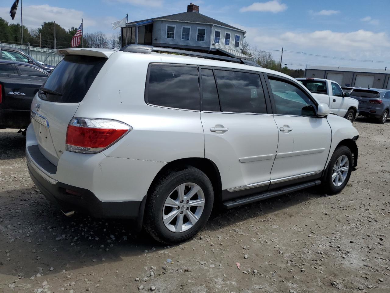 Photo 2 VIN: 5TDBK3EHXDS182182 - TOYOTA HIGHLANDER 