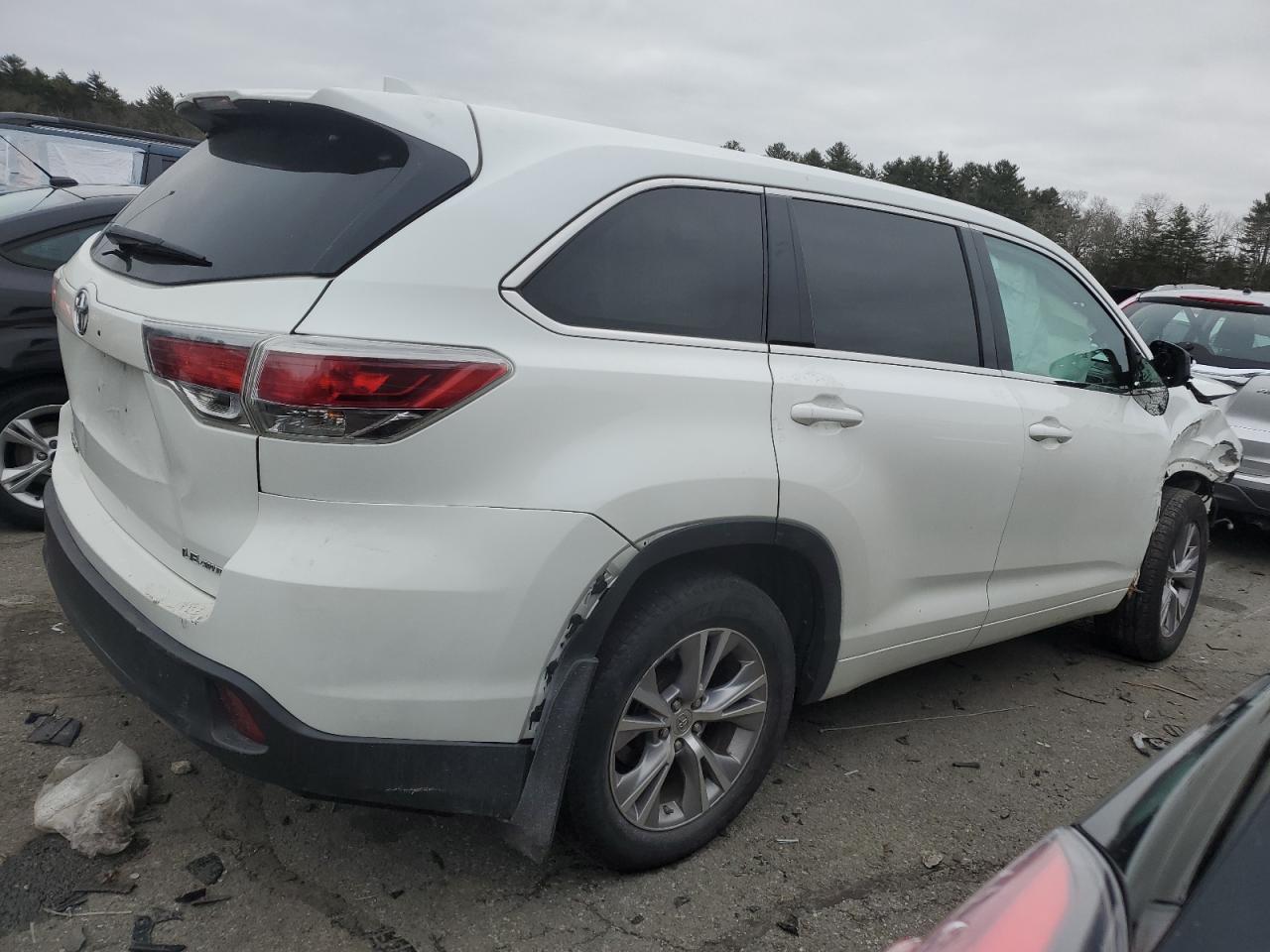 Photo 2 VIN: 5TDBKRFH0FS166867 - TOYOTA HIGHLANDER 