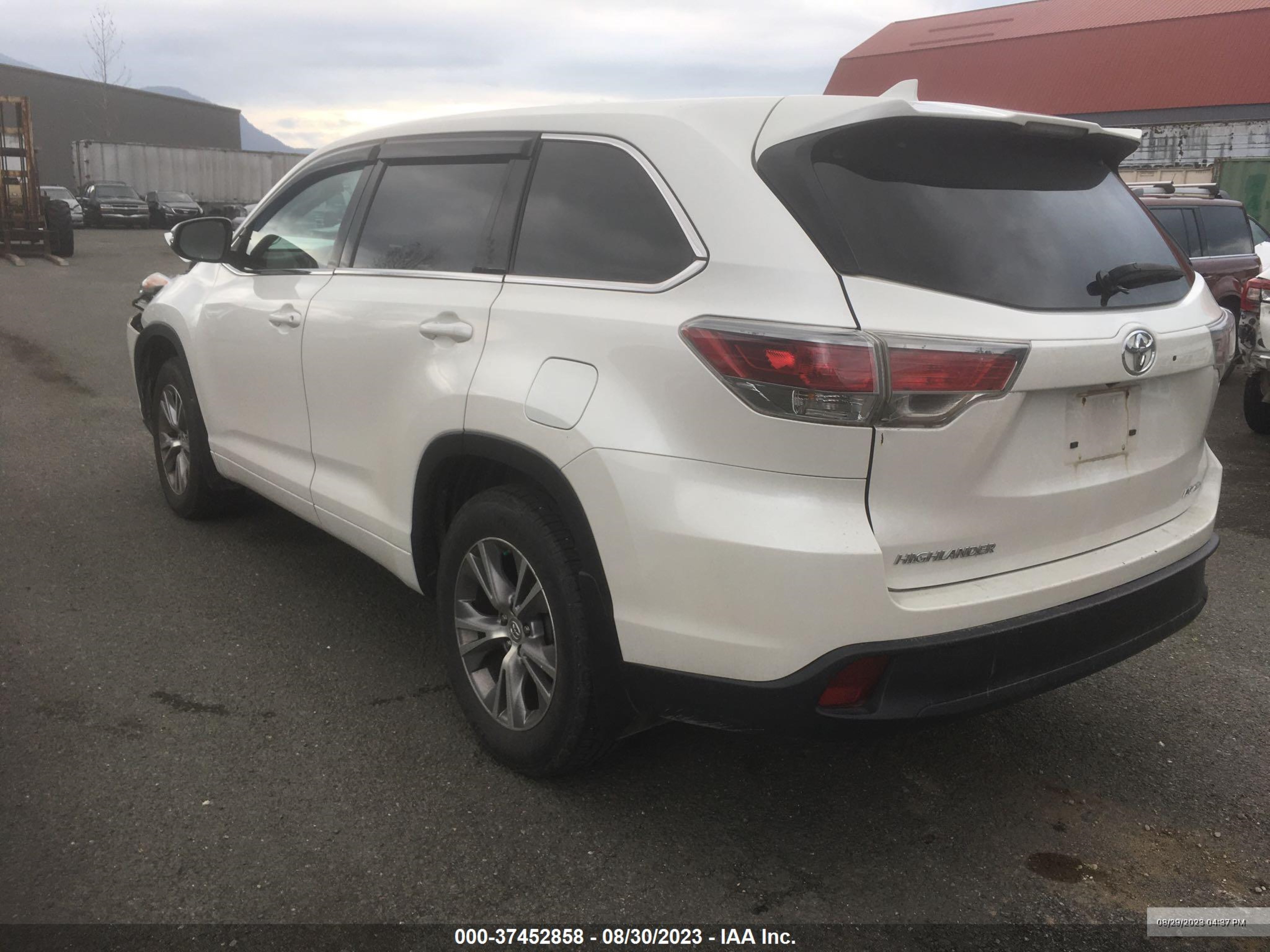 Photo 2 VIN: 5TDBKRFH3FS098483 - TOYOTA HIGHLANDER 