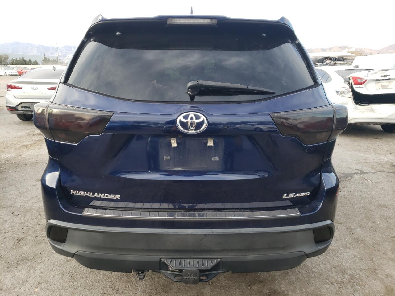 Photo 5 VIN: 5TDBKRFH4GS246612 - TOYOTA HIGHLANDER 